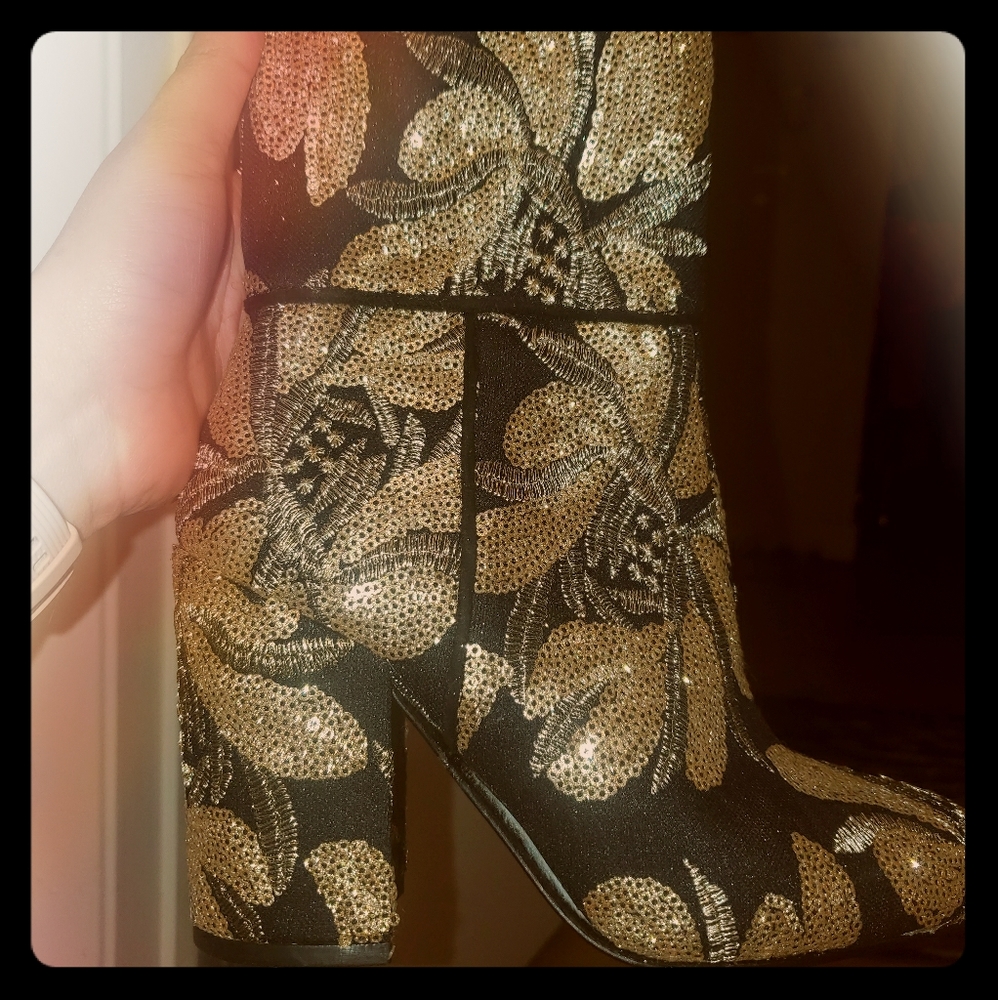 Steve madden embroidered booties